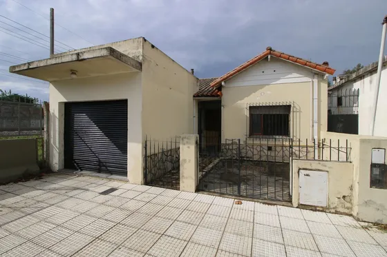 Venta Casa Sobre Amplio Terreno 6 Ambientes