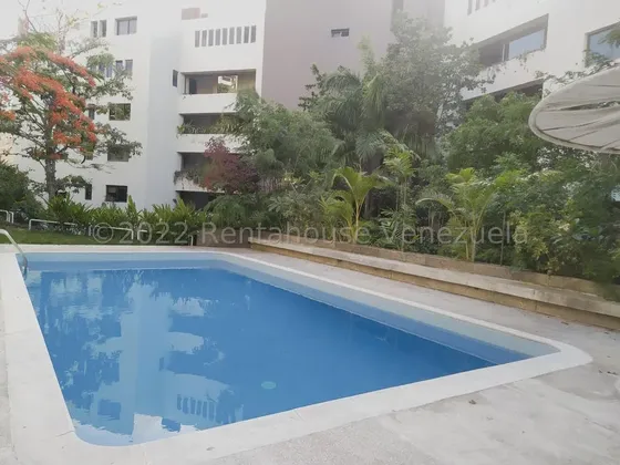 A.s Hermoso Y Espacioso Ph Duplex En Venta Parte Media Alta. Remodelado, Piscina Salon De Fiestasy Jardines. En Venta En Colinas De Bello Monte Yf 23-20459