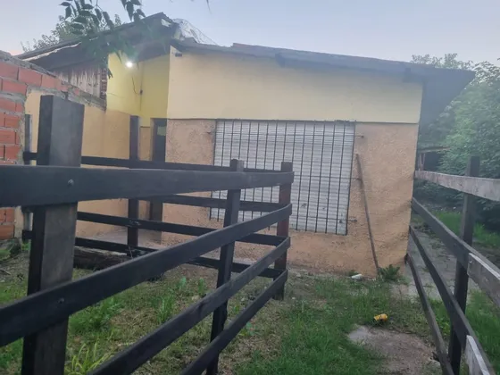 Casa En Mariano Acosta/ Agustin Ferrari