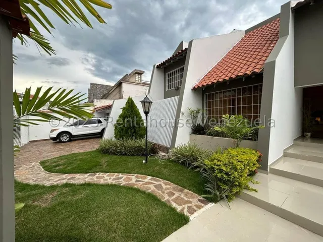 Hermosa Casa En Venta Ubicada En Prestigiosa Urbanizacion Al Este De La Ciudad De Barquisimeto Rah Ve