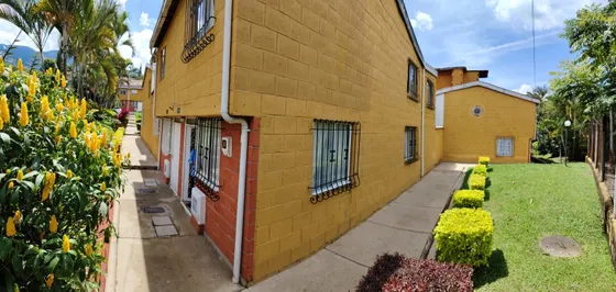 Venta Casa Unifamiliar En Unidad Cerrada Negociable
