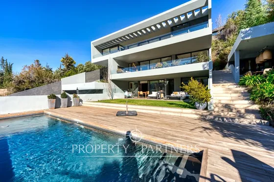 Gran Casa Estilo Mediterranea, Impecable Del Arqui...