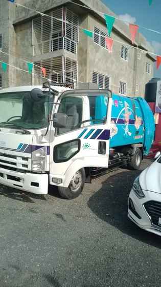 Isuzu Camión De Basuras Versión Americana