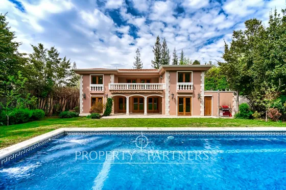 Casa De Estilo Recién Remodelada, Golf De Manquehu...