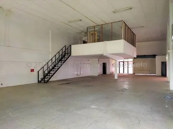 Jv Vende Gran Oportunidad: Local Comercial A Pie De Calle En Vecindario Creciente; Perfecto Para Cualquier Tipo De Negocio Innovador. 25-17245 14/05