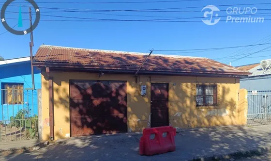Casa En Venta De 3 Dorm. En Curicó