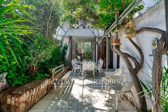 Encantadora Casa Familiar En Venta En El Corazón D...