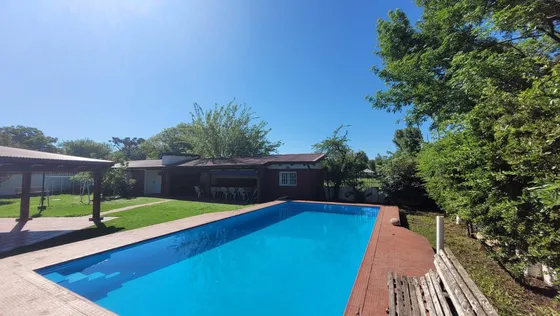 Venta Casa 2 Dormitorios Funes Con Cochera