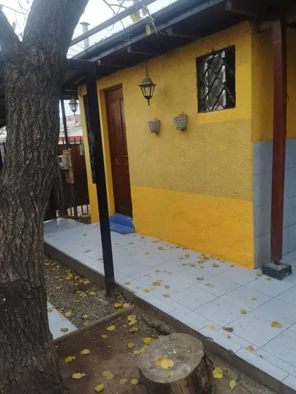 Casa Con 4 Dormitorios, 2 Baños, Entrada De Vehiculo