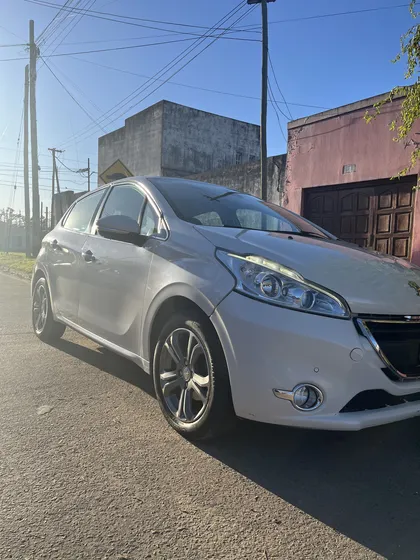 Peugeot 208 1.6 Feline