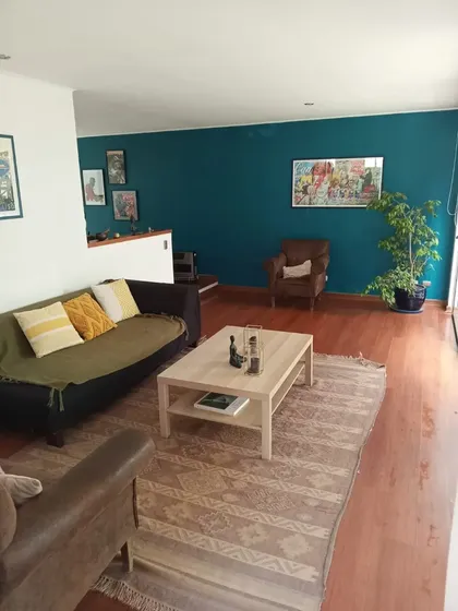 Casa Familiar Con Precioso Jardin Arborado