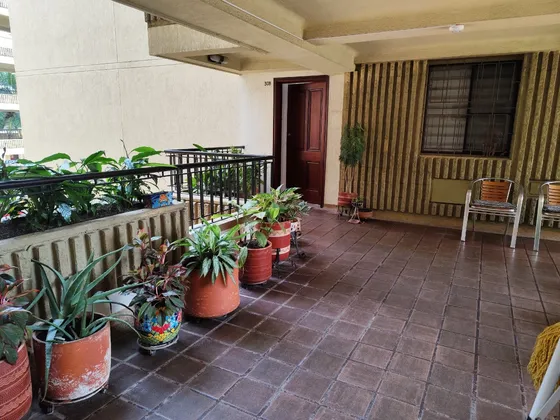 Apartamento Amplio Con Cuarto Util Interno Y Doble Parqueadero En El Barrio El Refugio