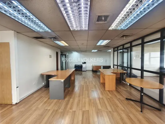 Oficina En Arriendo Penultimo Piso Sector Alameda