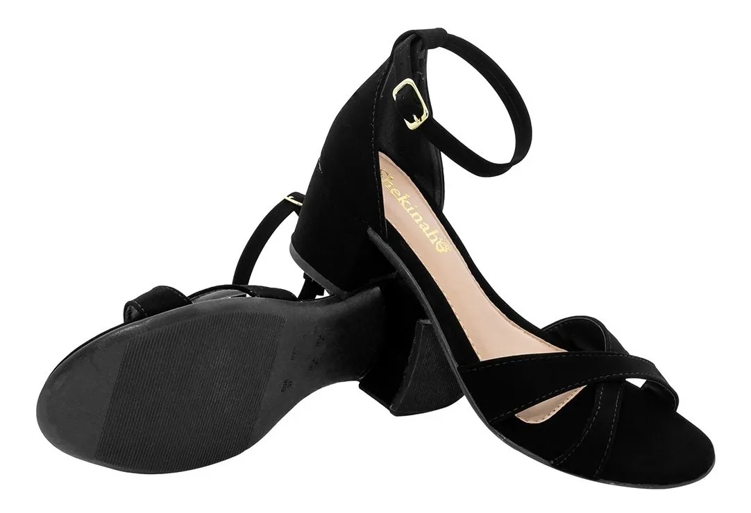 Sandália preta com salto grosso e detalhes em nobuck