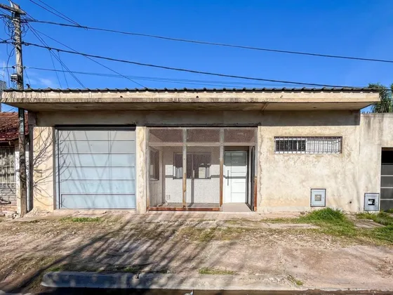 Casa En Venta - 1 Dormitorio 1 Baño - Cochera - 300mts2 - La Plata 