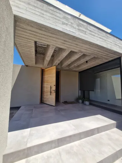 Venta Moderna Y Gran Casa En Central Condominio Limache