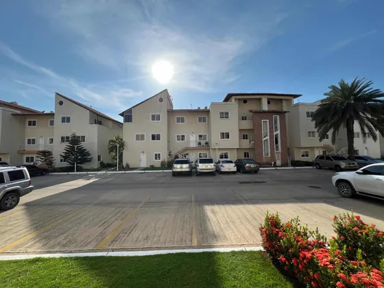 Venta Amplio Town House En Costa Azul, Lechería