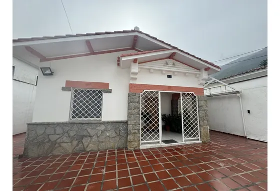 Se Vende Casa 192m2 Los Palos Grandes 6824