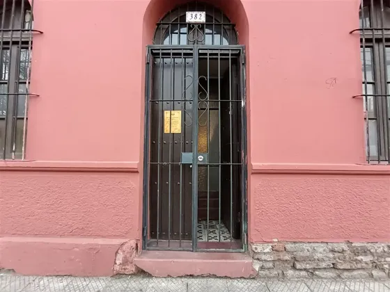 Casa En Venta De 2 Dorm. En Recoleta