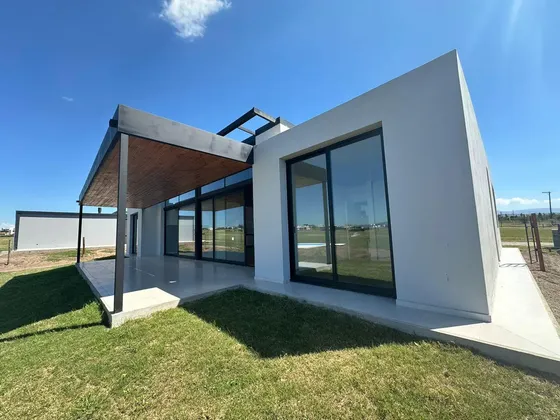 Casa En Venta Puerto Del Aguila Calamuchita Con Vista Al Lago Los Molinos 0