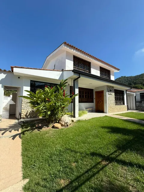 Se Vende Casa En Calle Cerrada Con Vigilancia El Trigal
