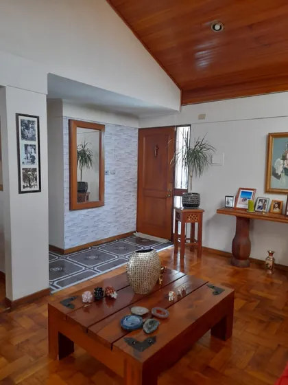 Excelente Casa En Barrio Tranquilo Cerca De Todo Conectivida