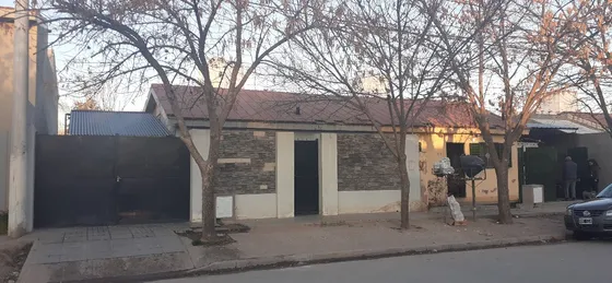 Se Vende Casa En Villa Dolores- Cba - B° Tradición