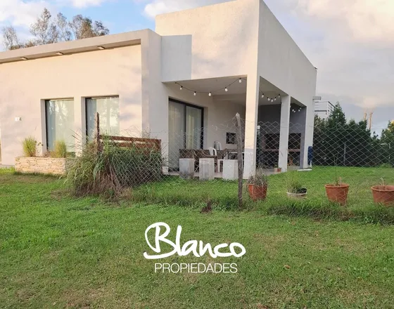 Casa  En Alquiler En Pilar Del Este, Pilar, G.b.a. Zona Norte