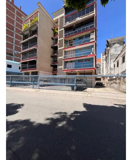 Apartamento En Venta En Bello Monte. 1h/1b/1pe