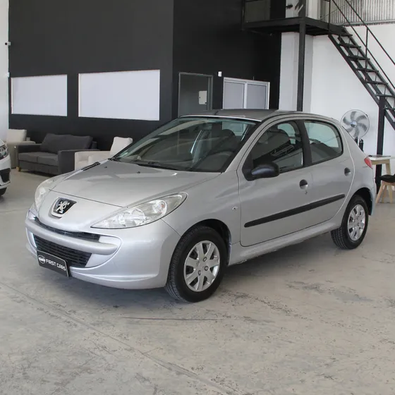 Peugeot 207 1.4 Xr Compact 5p