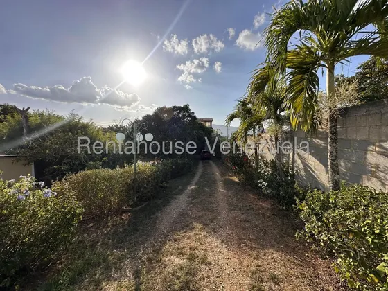 Venta Casa Multinivel Con Vestidor, Cerco Eléctrico Y Oasis Natural Urbanizacion Agua Viva Cabudare,lara Mc