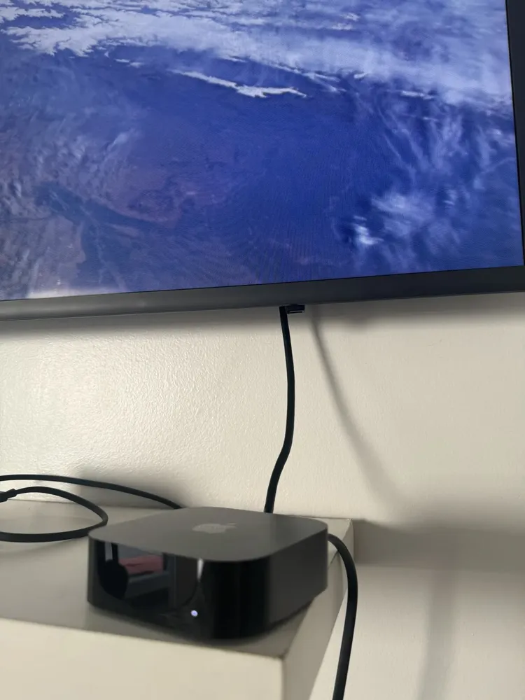Apple TV 4K (Wi‑Fi) A2737 3ª Geração 2022 de voz 4K 64GB preto