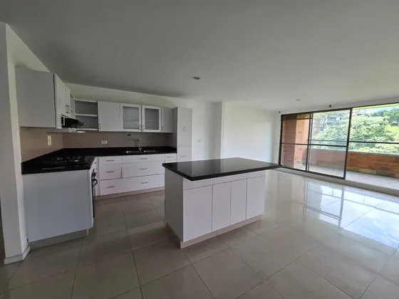 Se Vende Apartamento En Sabaneta, Las Lomitas 236 Mtrs2, 850 Millones (18819).