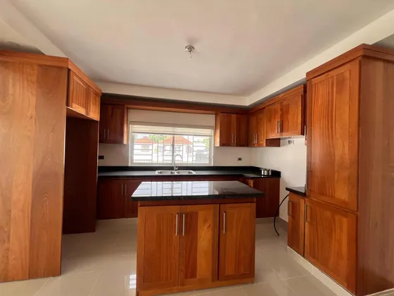 Apartamento En Renta Salida A Santo Domingo, Segundo Nivel