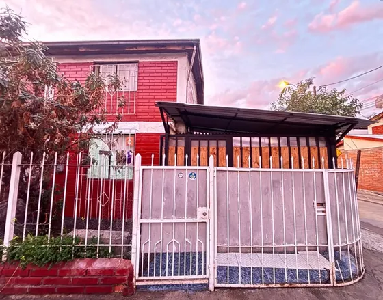 Acogedora Casa De 2 Pisos