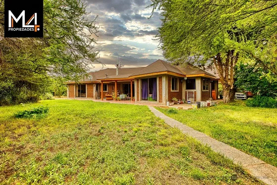 Hermosa Parcela Con Casa En Venta En Colina