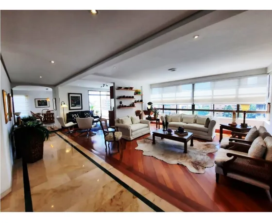 Amplio Apartamento En Poblado Alejandria