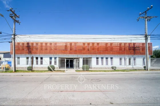 Propiedad En Barrio Industrial En Coquimbo, Con Of...