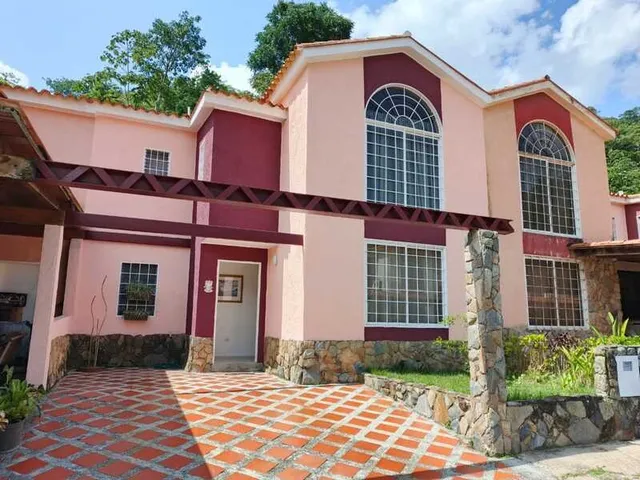 Estela Montilla Vende Casa En La Entrada Naguanagua, Sector Lomas Del Rocio