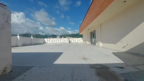 Alquilamos Espacioso Salón De Usos Múltiples En Obra Blanca, Al Aire Libre, Con Una Vista Increíble De La Ciudad, Cuenta Con 249mts2. Ideal Para Sitios De Comida, Actividad Al Aire Libre