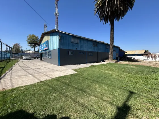 Galpón En Sitio De Esquina, Plaza De Peñaflor