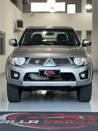 Mitsubishi L200 3.2 Triton Hpe Cab. Dupla 4x4 Aut. 4p