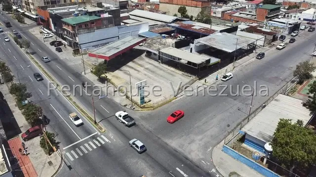25-6926  Yineth Cordero Trae Para Ti  Comercio En Venta Con Gran Potencial Para Invertir En Av. Pedro León Torres Esquina Calle 48. Cuenta Con 2 Registros De Comercio, 2000 Mts2 De Terreno,lara  Rahco
