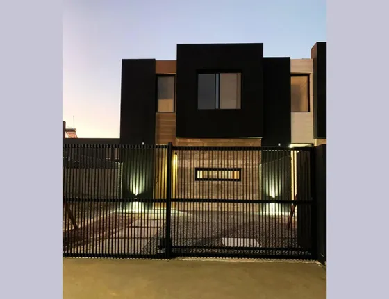 Casa Duplex En  Venta De 2 Dormitorios, En  Fisherton,rosario, Tierra Nueva. Con Financiacion.