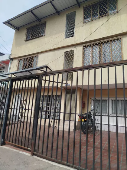 Venta De Casa Con Aptos En Barrio Agua Blanca