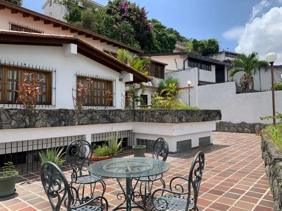 En Venta Casa / Quinta En Cumbres De Curumo En Calle Cerrada - Ob019