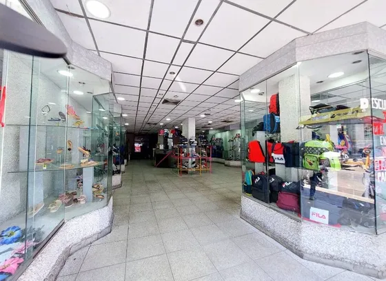 235021 Am* Venta De Local Comercial En Calle Paez - Av. Lara Valencia 