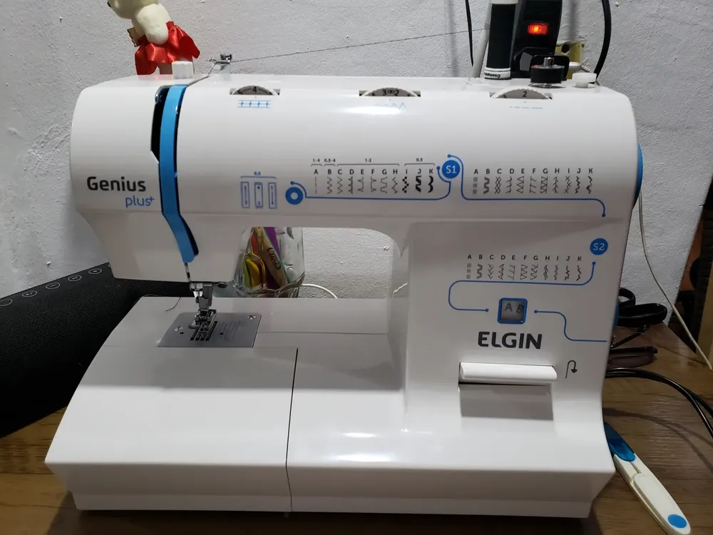 Máquina De Costura Elgin Jx-4035 Genius Plus 31 Branco
