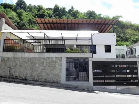 Amplia Casa En Venta En Prados Del Este/ Fb26-20650
