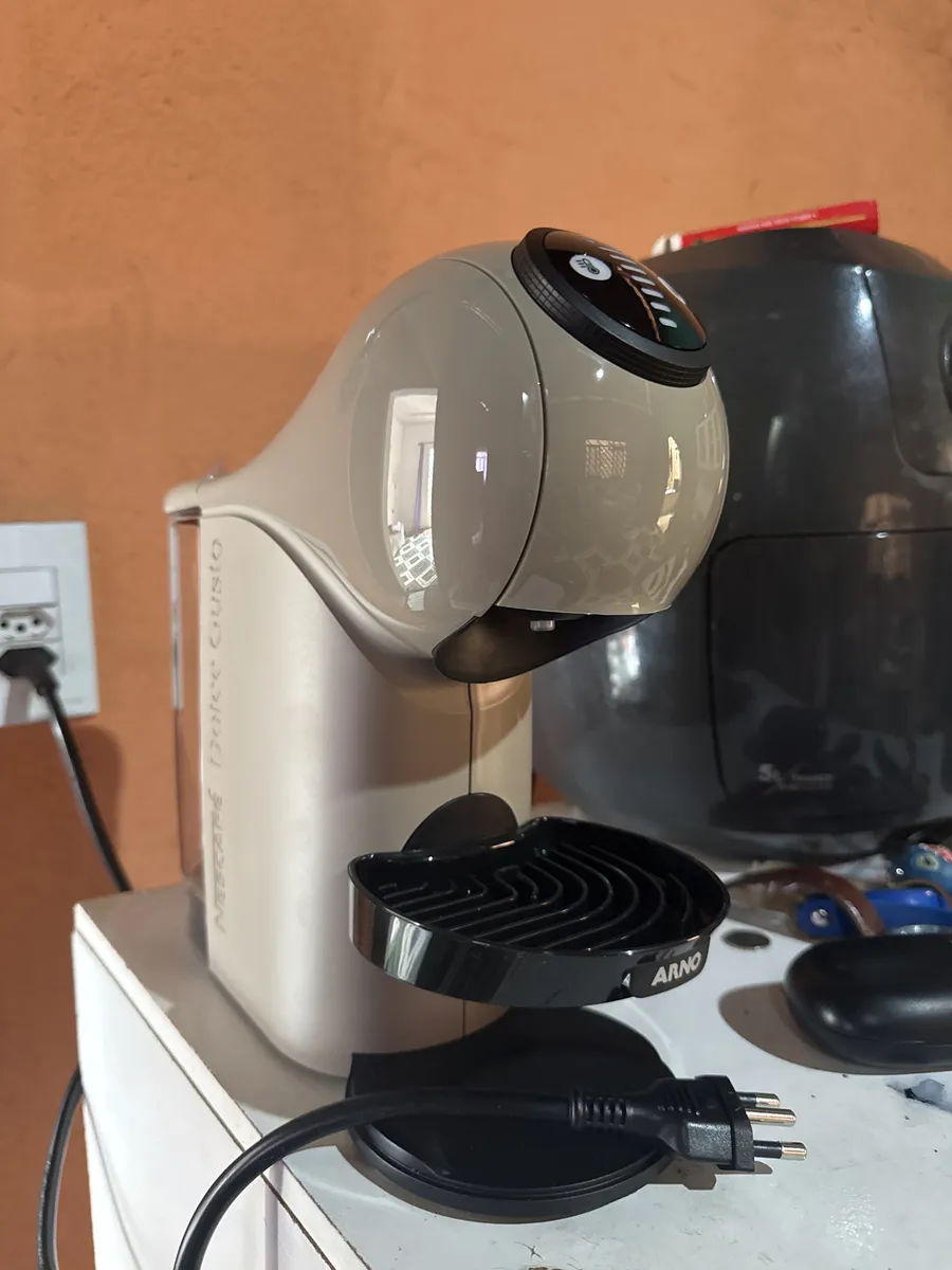 Cafeteira Nescafé Dolce Gusto Genio S Basic Taupe Cor Bege